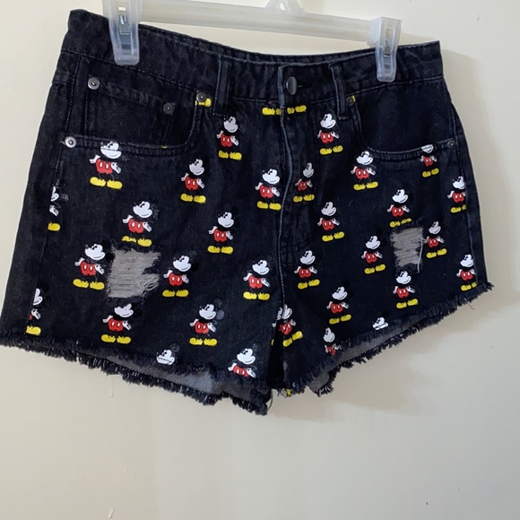 NWT Forever 21 Disney Mickey Mouse Shorts Size 29 - Picture 2 of 6